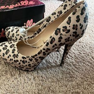 Betseyville Brand new NWT